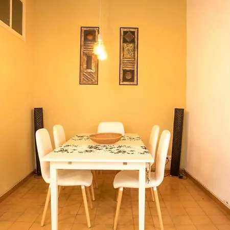 Casco Antigueo Con Mucho Encanto Junto Al Castillo Denia